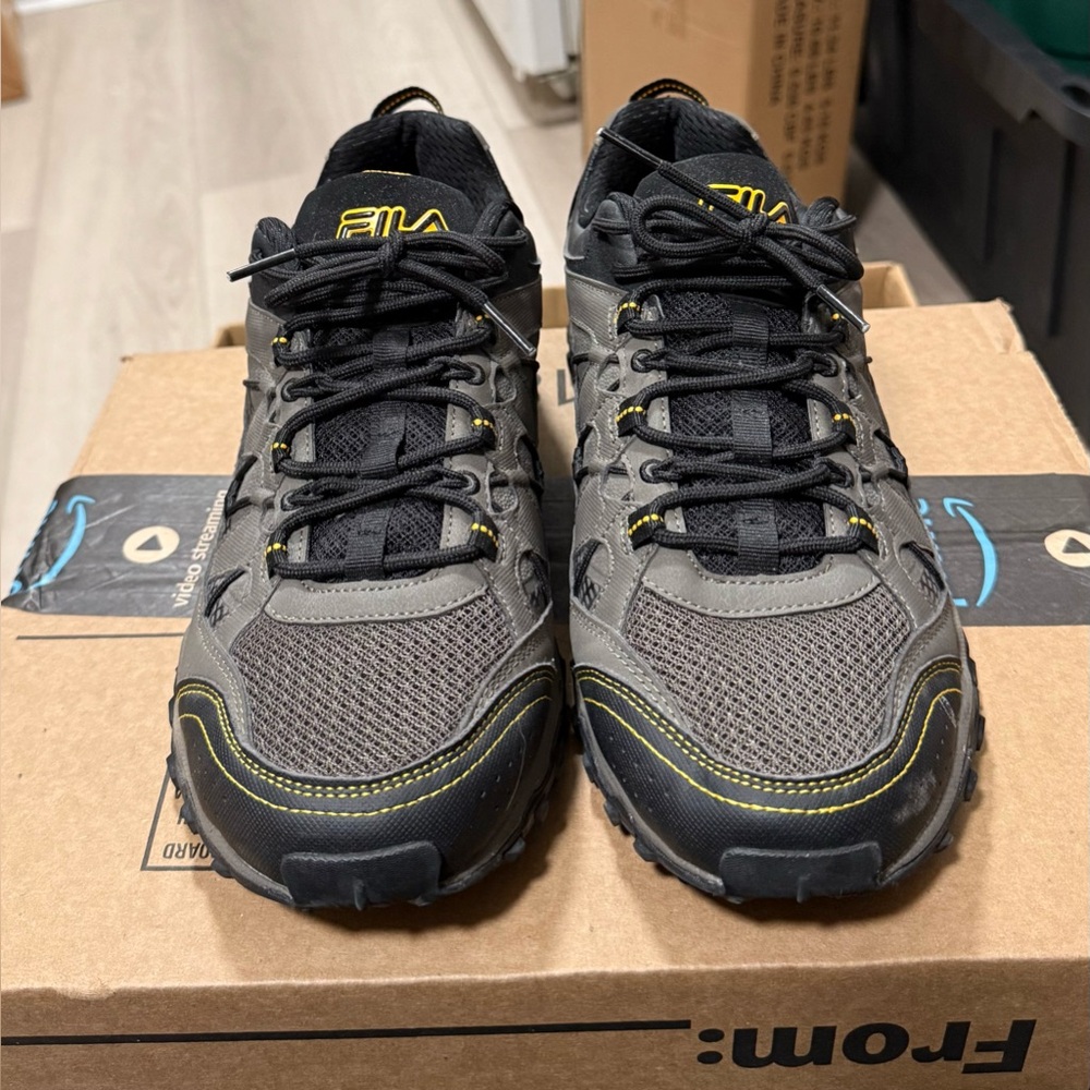 Fila Men's Size 10 Black and Yellow Athletic Shoes